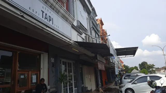 KEDAI TAPI