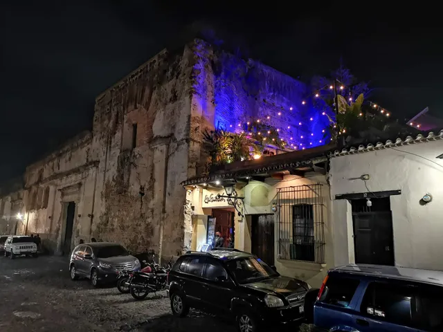 Tabacos y Vinos La Antigua