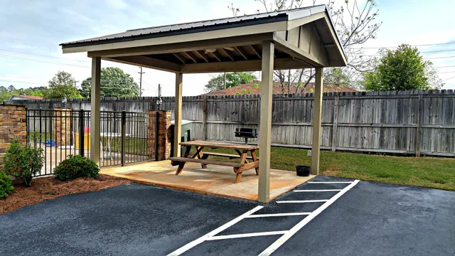 Cochran Inn & Suites