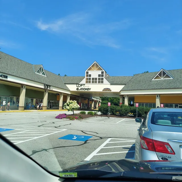 Famous Footwear Outlet