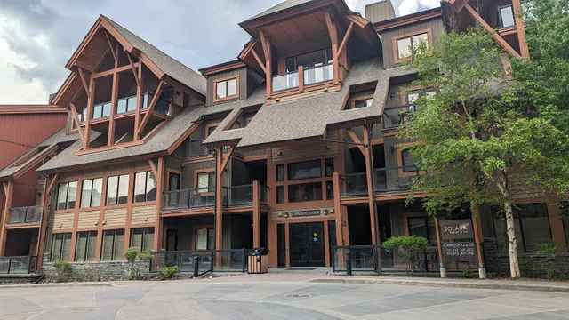 Aurora Lodge