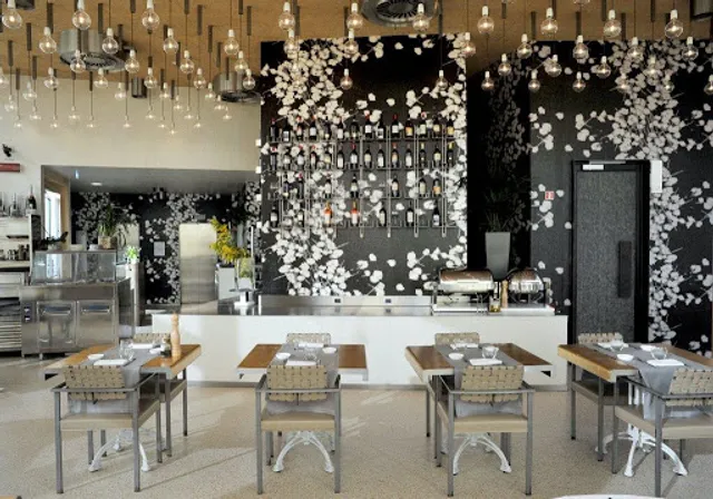 Nu Italian Restaurant (6 piano)