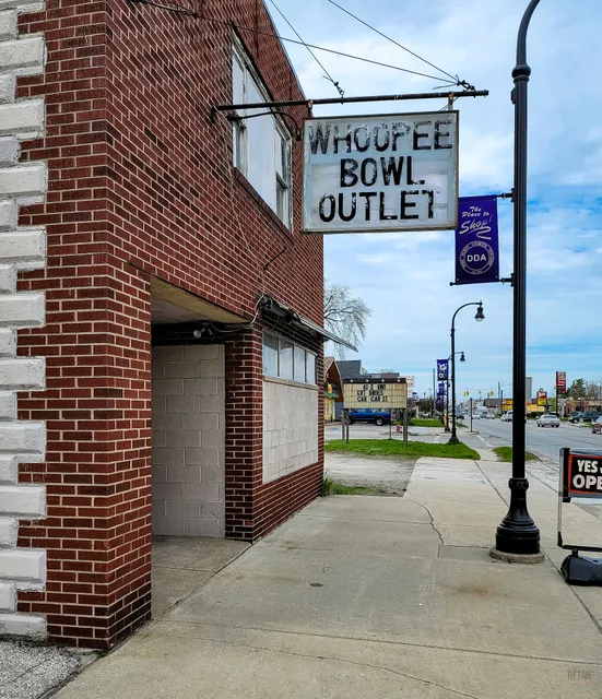 The Whoopee Bowl Outlet