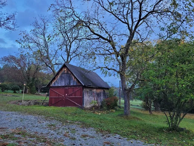 Baneberry Meadows Bed & Breakfast