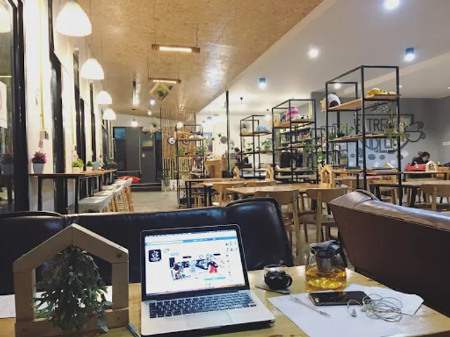 Eat Read Oodlod Cafe' & Bistro