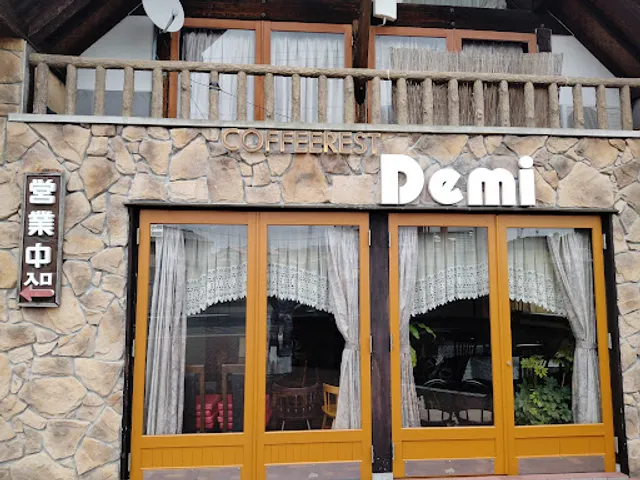 カフェレストデミ