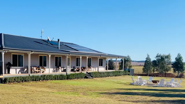 CASTLE ROCK FARM STAY AND RIDE