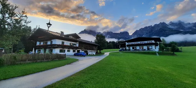 Pension Sunnbichl - Biobauernhof Wolfseggstall