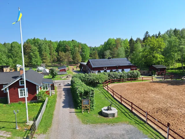 Haga Gård och stall