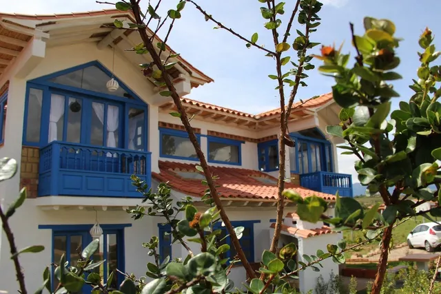 HOTEL & CABAÑAS CASHILUNA