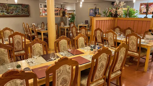 New Pa Pa Thai Restaurant