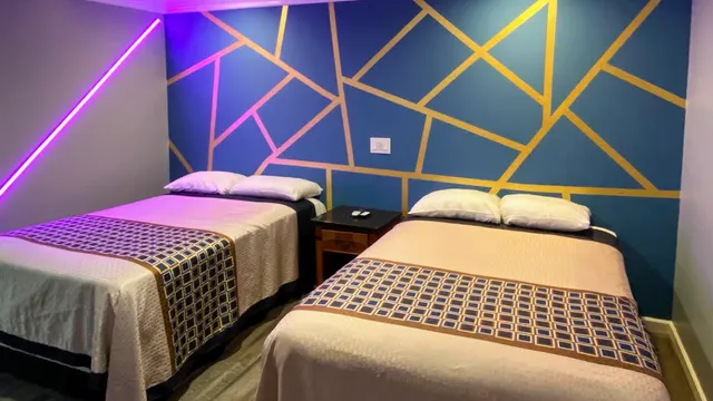 ERTH INN by AGA - Maywood