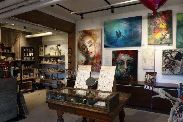 Niche Art Gallery