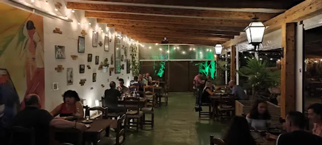 El Ruedo Asador & Jardín.Brasas De Leña