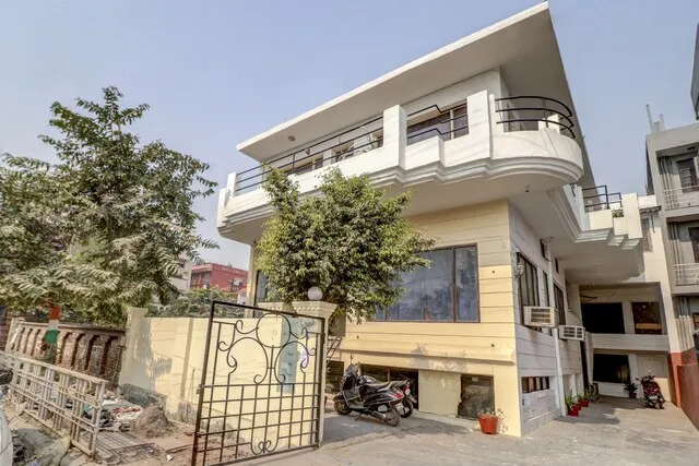 OYO A-1 Residency Near Botanic Garden Of Indian Republic