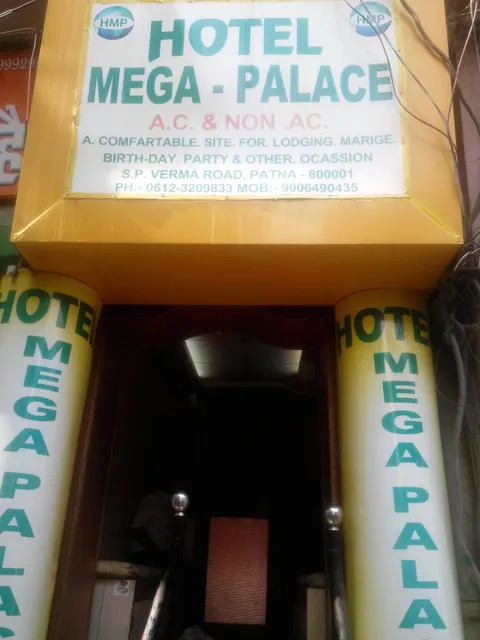 Super OYO Hotel Mega Palace