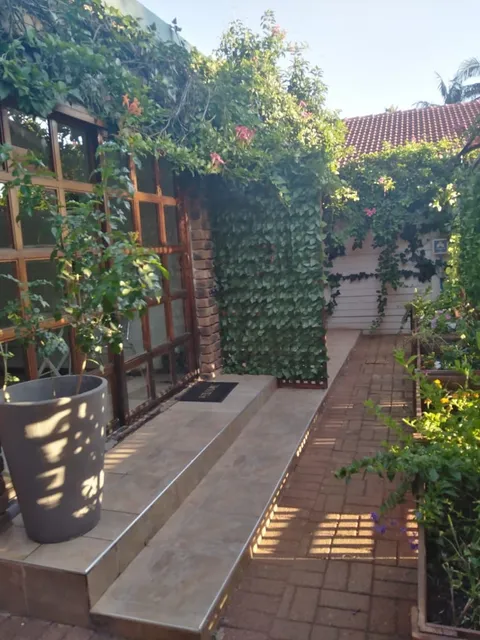 8 Soenie Avenue Self-Catering