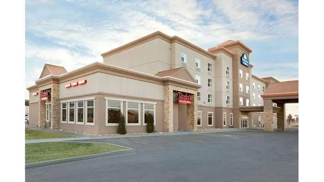 Days Inn & Suites by Wyndham Edmonton Airport