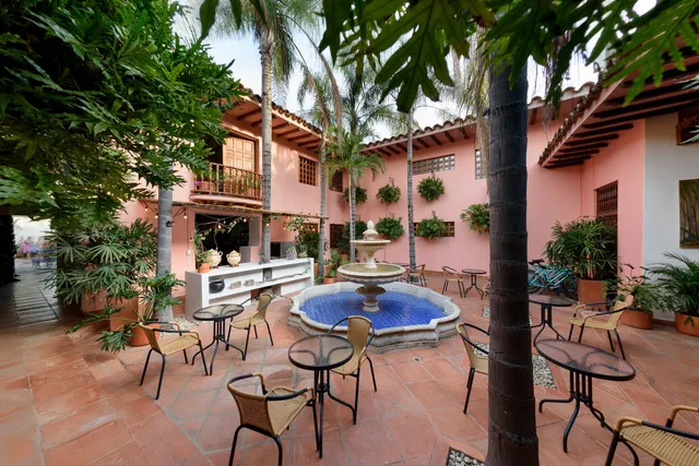 Al Alma - Cafe and Boutique Hotel