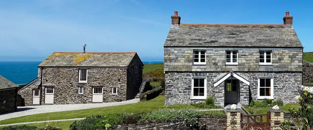 The Old Farmhouse, Hayloft Barn and Boatshed (couples retreat)