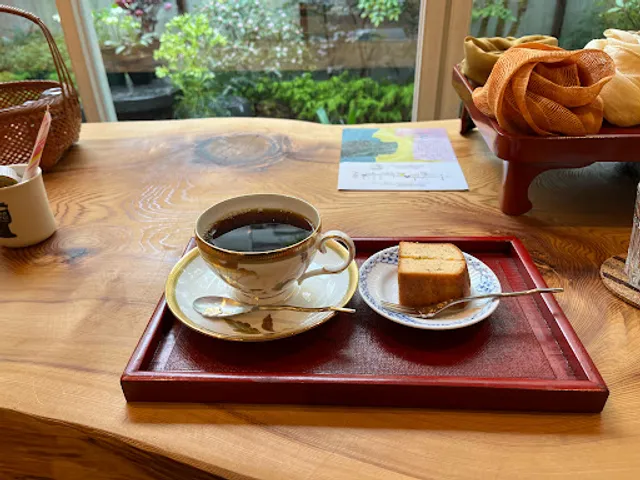 喫茶 × ギャラリー「トネリコ」