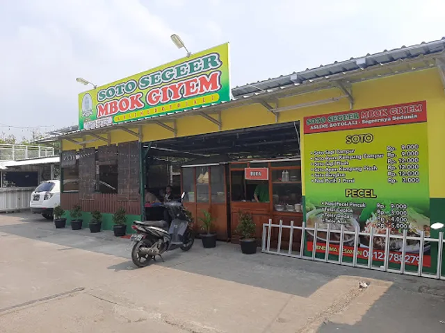 Bebek Ayam Bakar dan Goreng Sambal Ijo Ujang Kumiss