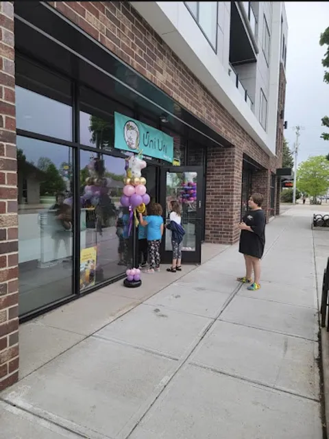 Amberlulu Bubble Tea and Desserts (Uni Uni)