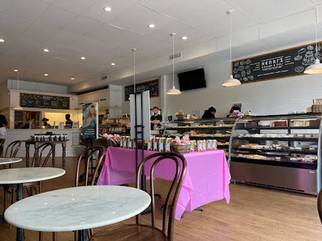 Henri's Bakery & Deli