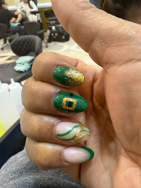 Happy Nails And Day Spa