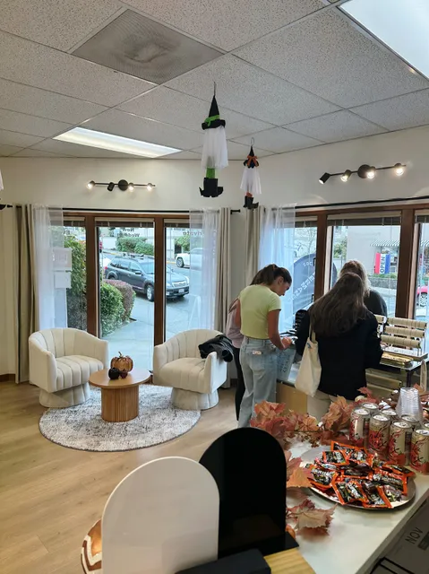 The Social Chain Co.