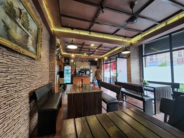 The Lucky's PIZZA Village