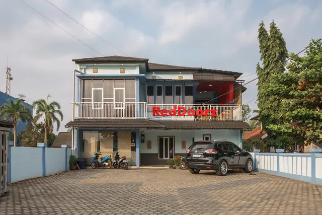 RedDoorz Plus @ Jalan Pangeran Natadirja Bengkulu