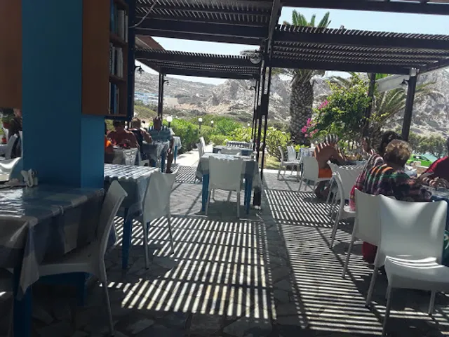 Glaros Studios And Restaurant