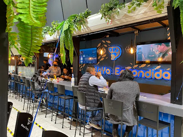 Playa Escondida market