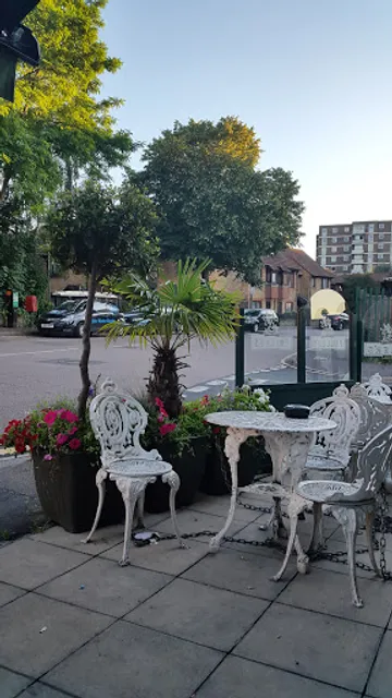 The Little Windsor, Sutton