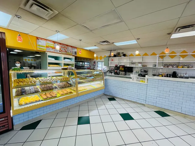 Donuts hot & fresh kolaches of Vista del sol