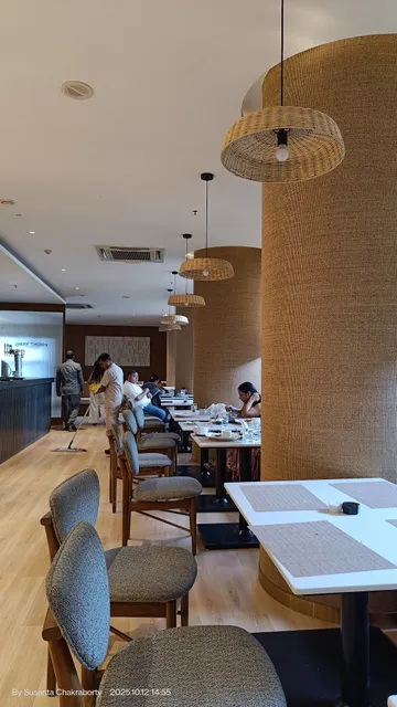 The Front Yard Kitchen & Bar