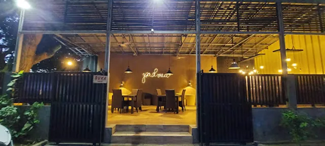 Padmadewi Beach Cafe & Resto