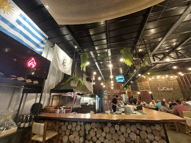 LA CRUZ EMPORIO Y PARRILLA