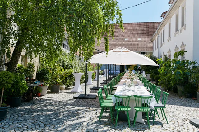 Winzerhof Stahl · Weingut · Fine Dining Restaurant · Gästezimmer · Hochzeitslocation