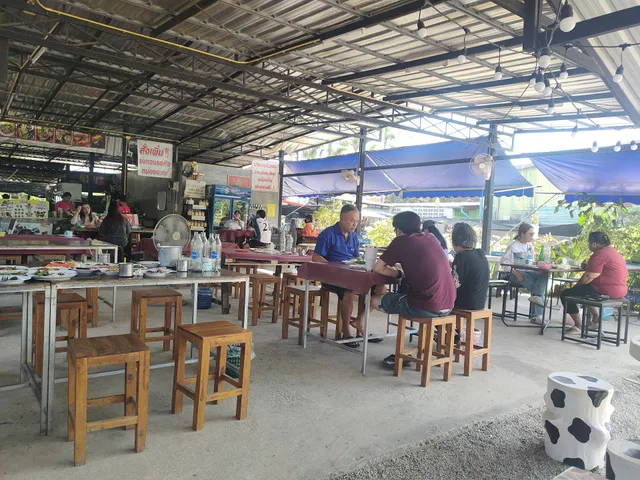 ส้มตำป้าตุ้ย พุทธบูชา