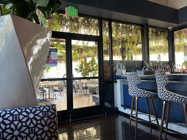 Sammy's Restaurant & Bar