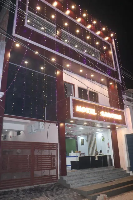 Hotel Sarovar