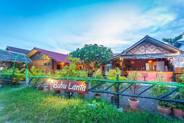 Bubu Lanta Hostel and Bar