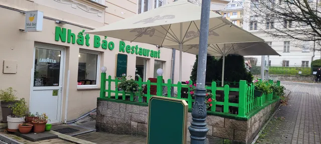 Nhât Båo Restaurant