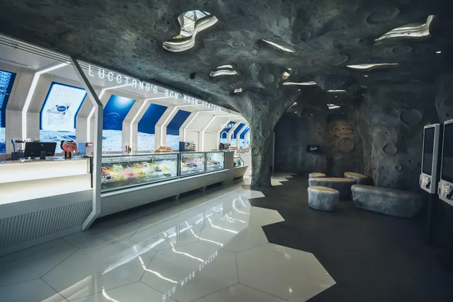 Lucciano's - The Moon | Liceu