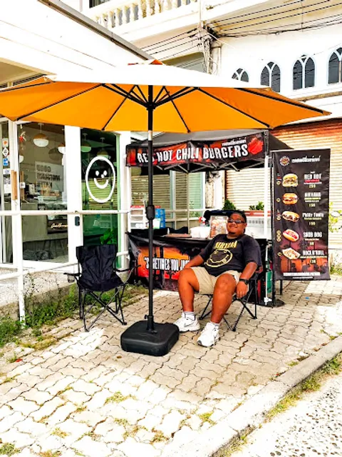 ChaPuRI & RedHotChiliBurger At Baan Mong Talay