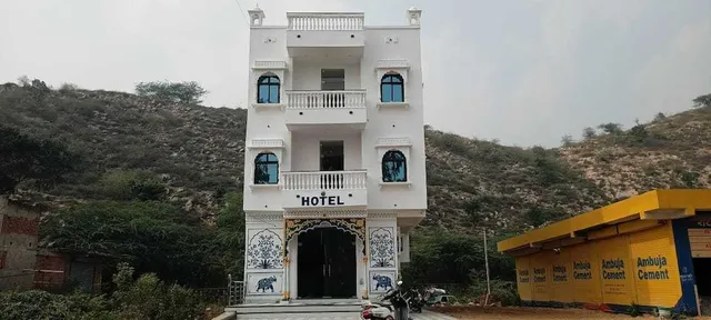 OYO Hotel Moon Mahal