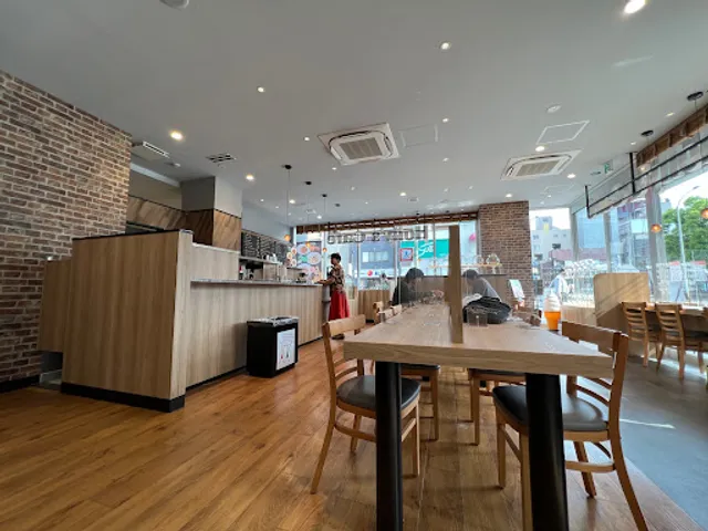 Holly’s Café - Shijō Ōmiya