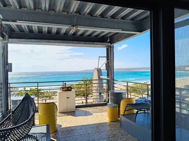 The First 南灣膠囊旅店